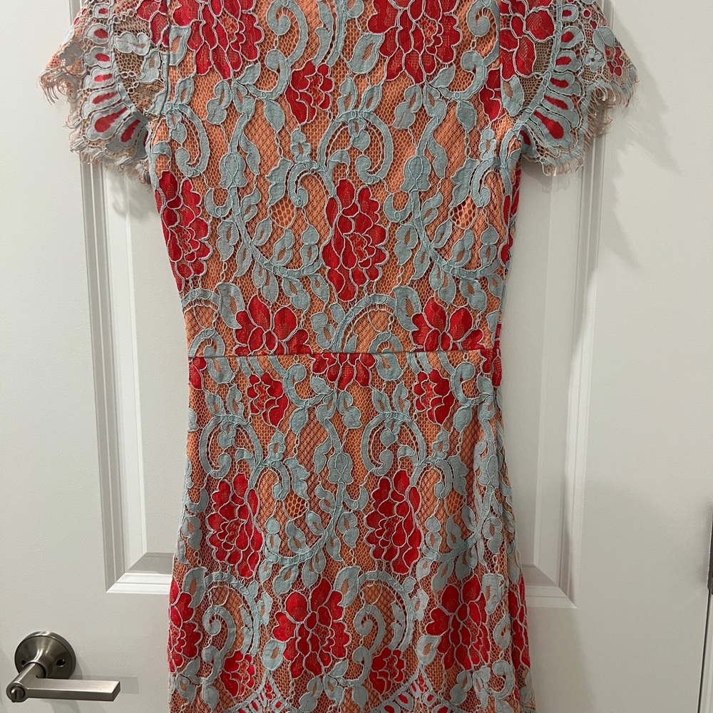Storia Elegant Lace Midi Dress in Coral and Light Blue - Picture 5 of 9